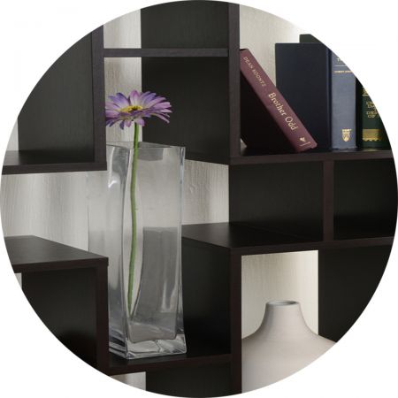 Поперечного пространства достаточно, чтобы поставить вазу.